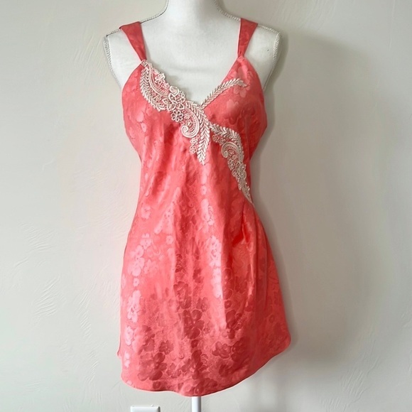 Victoria’s Secret Gold Label Slip - Picture 1 of 6